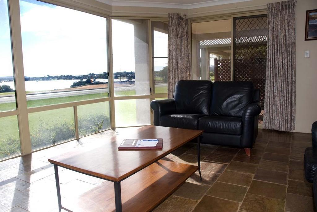 Pelican Shore Oceanfront Villa 6 Kalbarri Oda fotoğraf