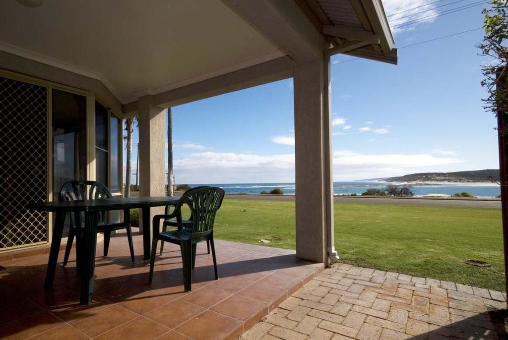 Pelican Shore Oceanfront Villa 6 Kalbarri Oda fotoğraf